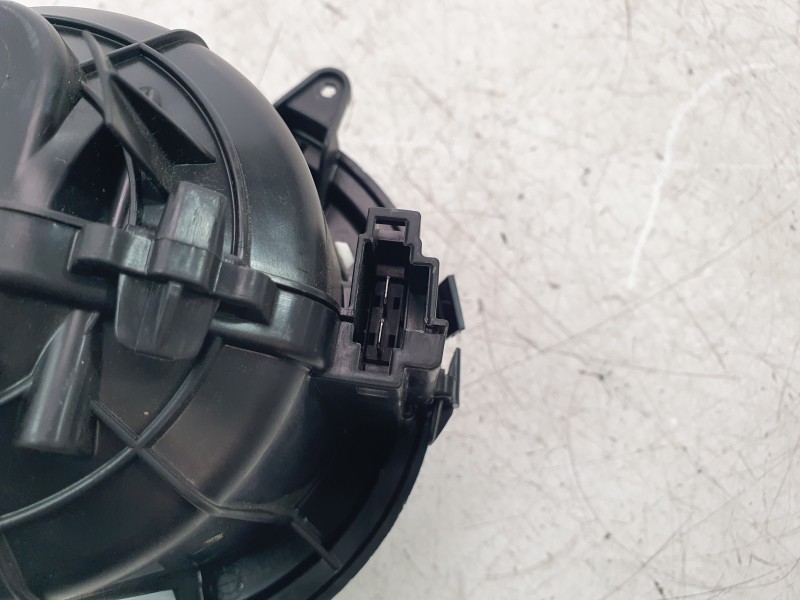 Recambio de ventilador calefaccion para opel crossland x / crossland (p17, p2qo) 1.2 (75) referencia OEM IAM 9818270880 HB613001