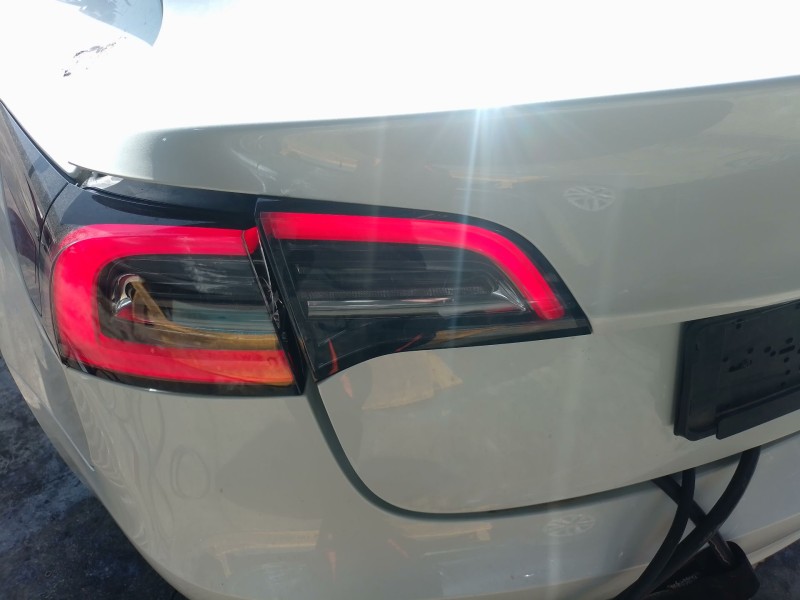 Recambio de piloto trasero izquierdo interior para tesla model 3 ev referencia OEM IAM   