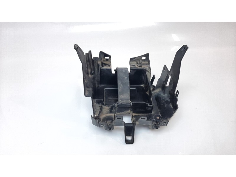 Recambio de moldura para honda nc 750 referencia OEM IAM 81210MKWD00  