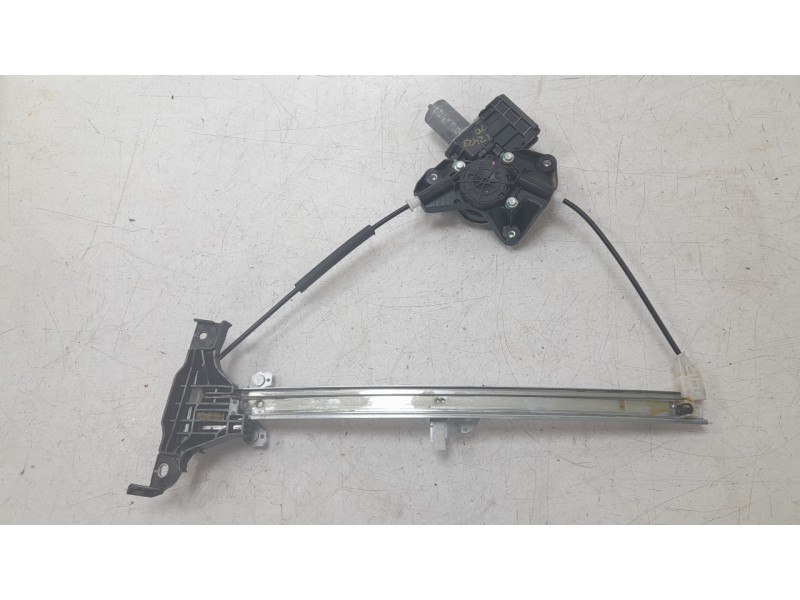 Recambio de elevalunas trasero derecho para toyota yaris cross hybrid 2wd active tech referencia OEM IAM 698300D500  