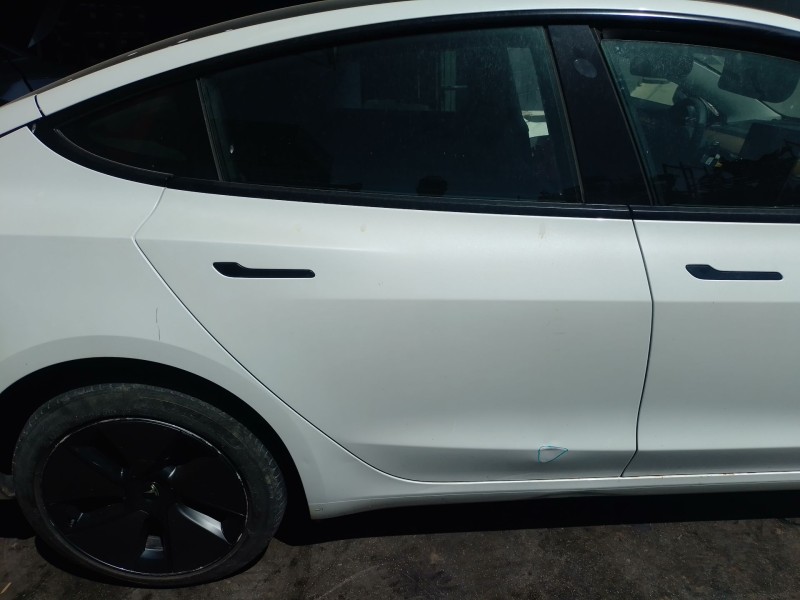 Recambio de puerta trasera derecha para tesla model 3 ev referencia OEM IAM   