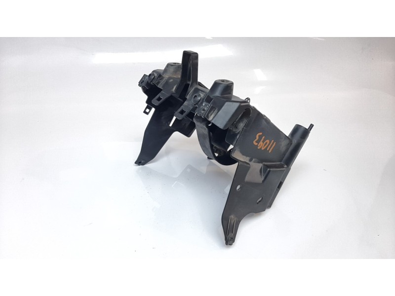 Recambio de moldura para honda nc 750 referencia OEM IAM 81210MKWD00  