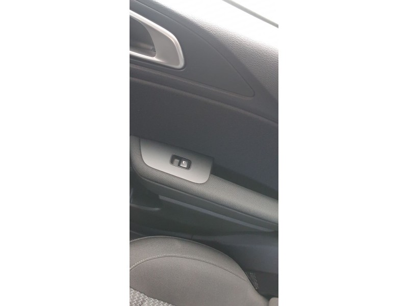 Recambio de mando elevalunas trasero derecho para kia xceed drive referencia OEM IAM 93590J7050  