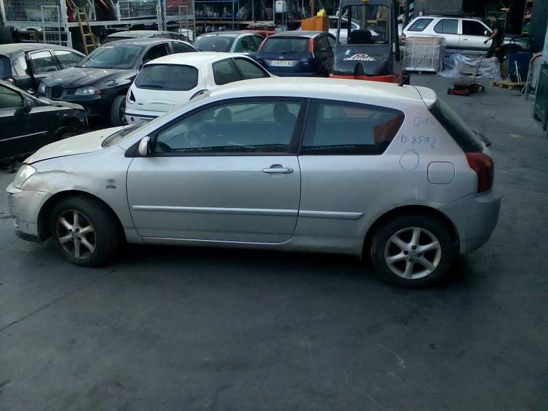 toyota corolla (e12) del año 2001
