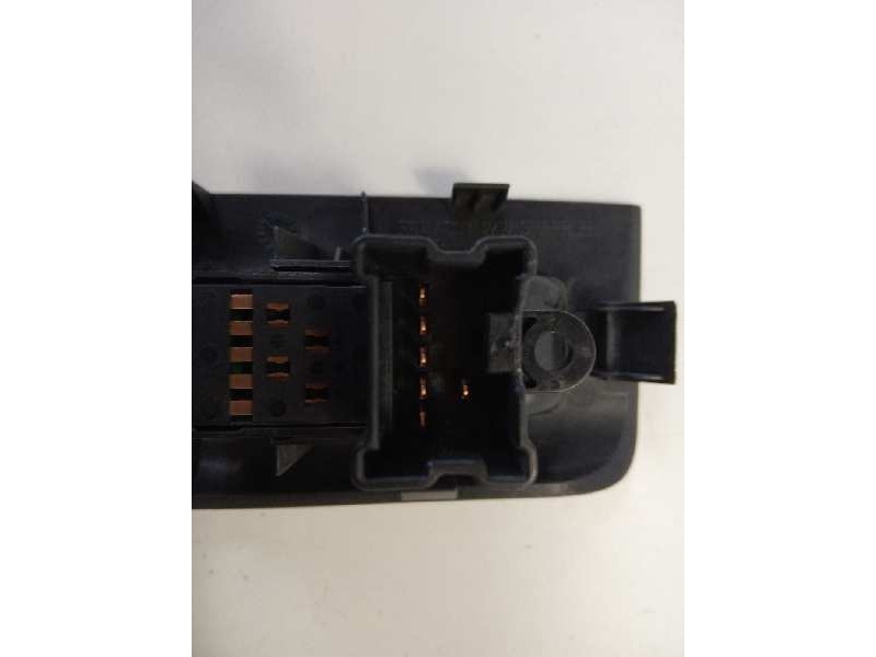 Recambio de mando elevalunas trasero derecho para nissan navara pick-up (d40m) 2.5 dci diesel cat referencia OEM IAM 82960EB360 