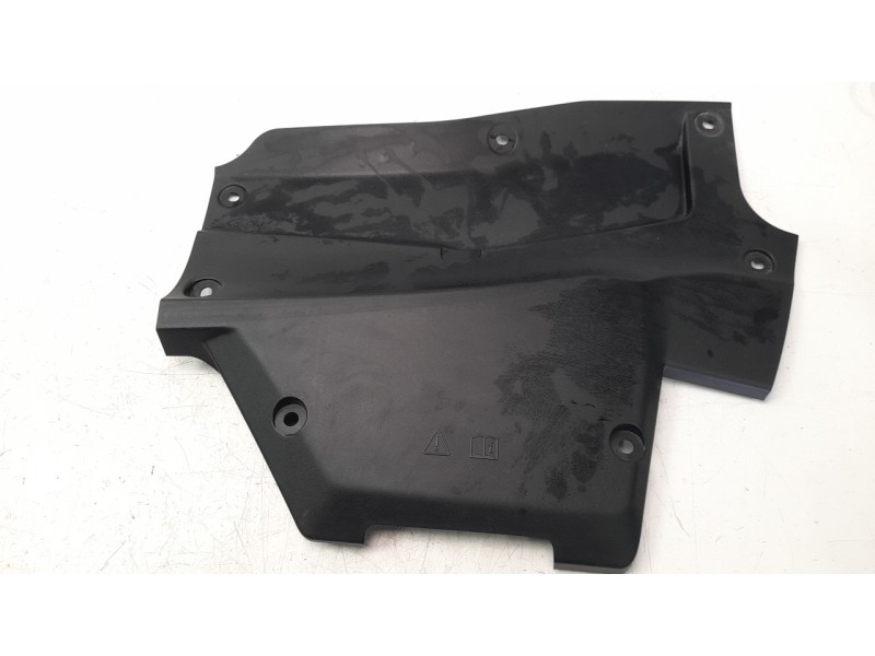 Recambio de moldura para land rover range rover evoque referencia OEM IAM K8D25162AD  