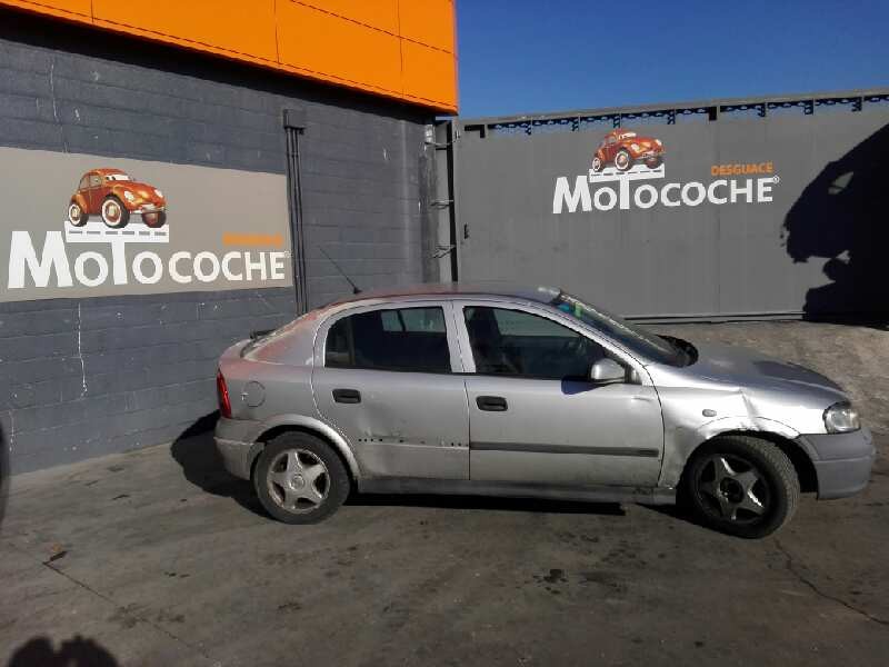 opel astra g berlina del año 2000