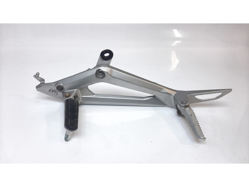 Recambio de estribos laterales para honda nc 750 referencia OEM IAM 50750MKWD00ZA  