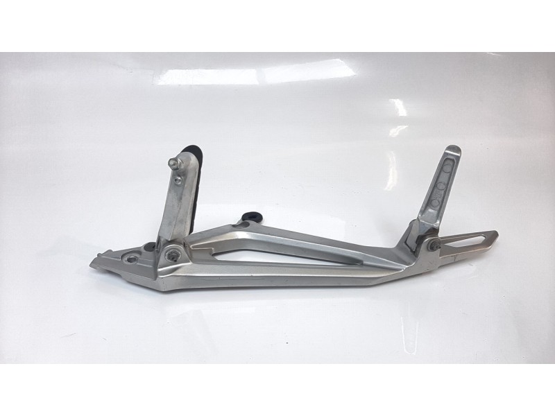 Recambio de estribos laterales para honda nc 750 referencia OEM IAM 50750MKWD00ZA  