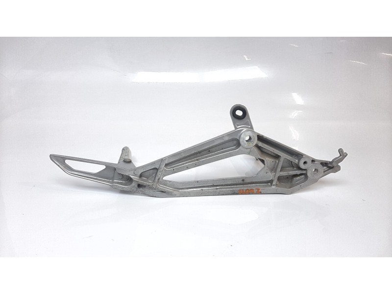 Recambio de estribos laterales para honda nc 750 referencia OEM IAM 50750MKWD00ZA  