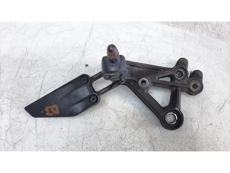 Recambio de estribo para ktm 390 duke 390 duke referencia OEM IAM 93003038000  
