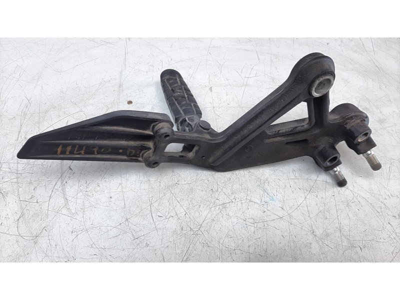 Recambio de estribo para ktm 390 duke 390 duke referencia OEM IAM 93003038000  