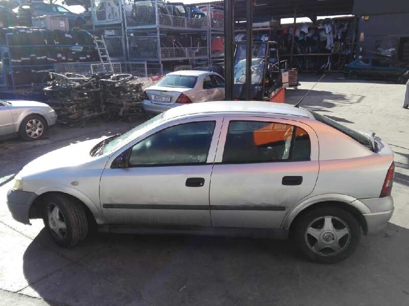 opel astra g berlina del año 2000