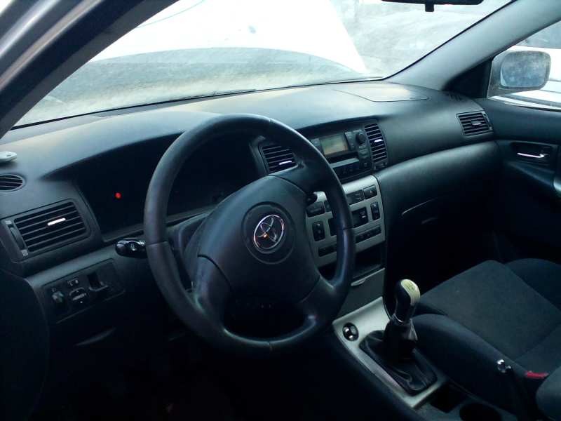 toyota corolla (e12) del año 2001