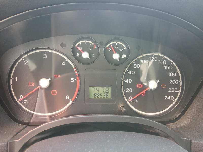 ford focus berlina (cap) del año 2006