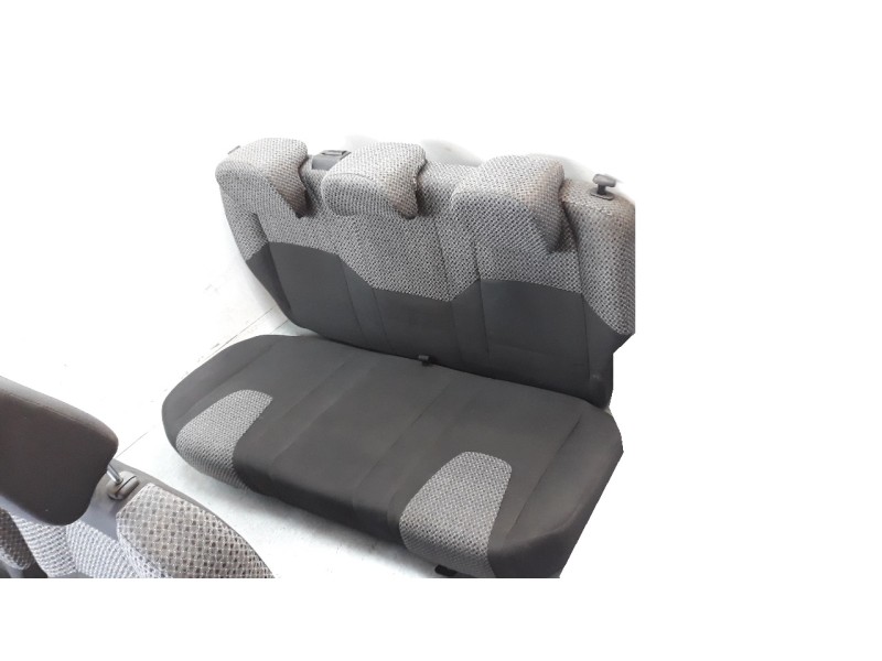 Recambio de juego asientos completo para mahindra kuv 100 2wd nxt referencia OEM IAM 110BAZ00271N  