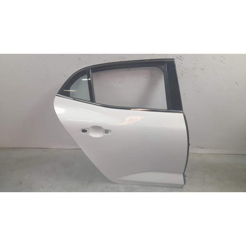 Recambio de puerta trasera derecha para renault megane iv hatchback (b9a/m/n_) 1.5 blue dci 115 (b9a6) referencia OEM IAM 821001