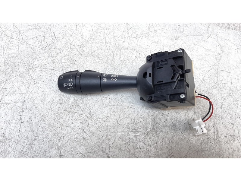 Recambio de mando intermitentes para renault clio iv referencia OEM IAM 255676085R  