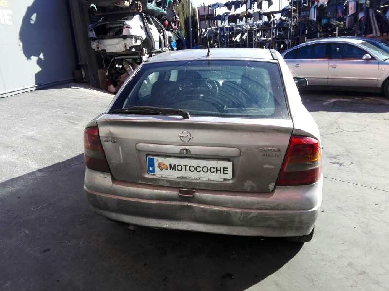 opel astra g berlina del año 2000