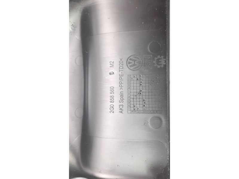 Recambio de moldura para volkswagen polo 1.0 tsi referencia OEM IAM 2G1858417BB  