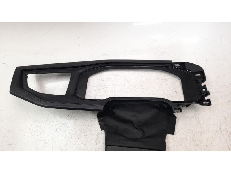 Recambio de moldura para volkswagen polo 1.0 tsi referencia OEM IAM 2G1858417BB  