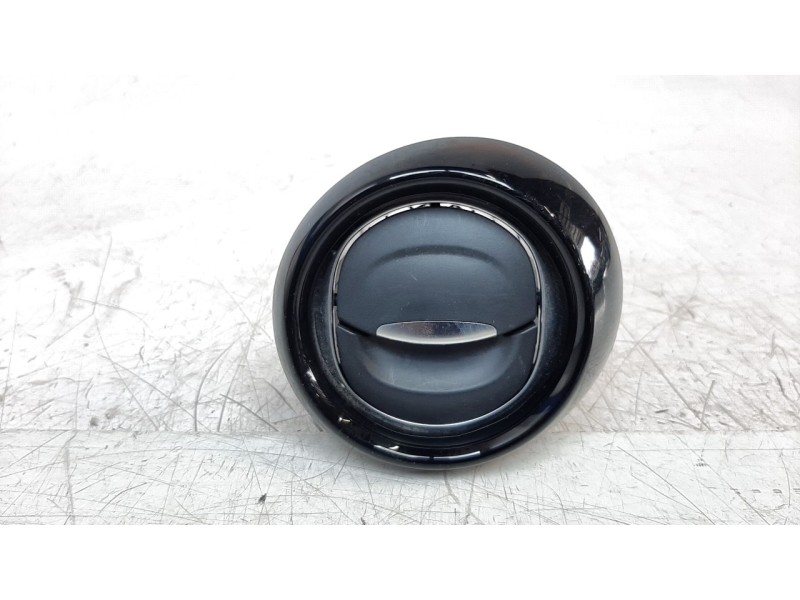 Recambio de aireador derecho para renault clio iv referencia OEM IAM 687608143R  