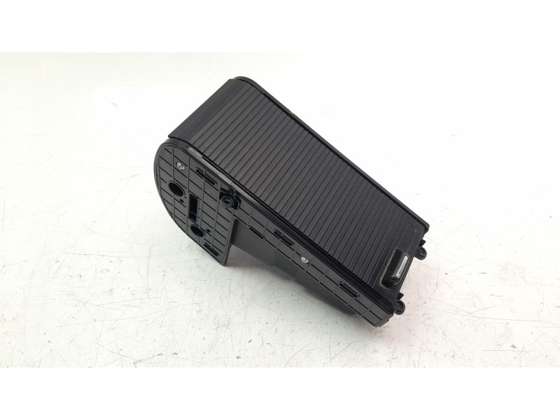 Recambio de moldura para hyundai i40 1.7 crdi cat referencia OEM IAM 846703Z000  