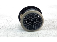 Recambio de aireador derecho para renault clio iv referencia OEM IAM 687608143R   2