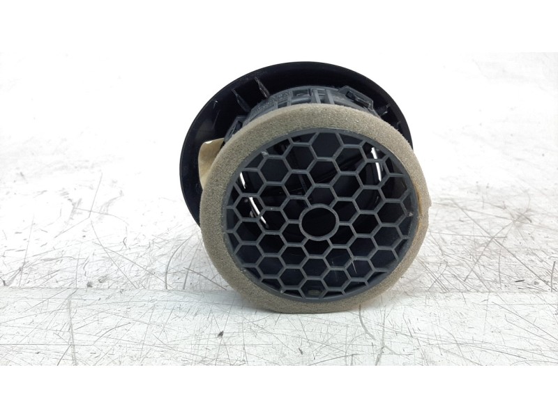 Recambio de aireador derecho para renault clio iv referencia OEM IAM 687608143R  