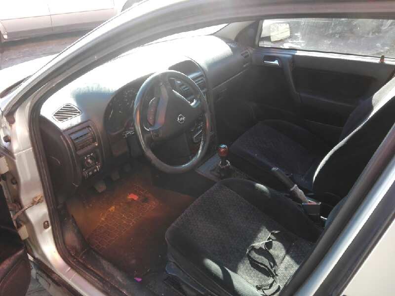 opel astra g berlina del año 2000