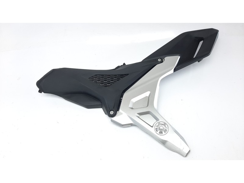 Recambio de moldura para honda nc 750 referencia OEM IAM 83511MKWD00 83531MKWD0 