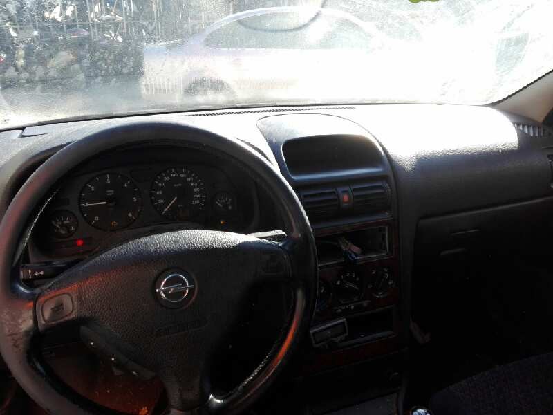 opel astra g berlina del año 2000