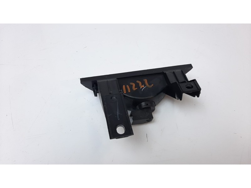 Recambio de luz central de freno para mahindra kuv 100 2wd nxt referencia OEM IAM 7633601  
