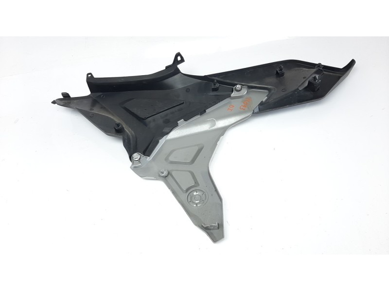 Recambio de moldura para honda nc 750 referencia OEM IAM 83611MKWD00 83631MKWD0 