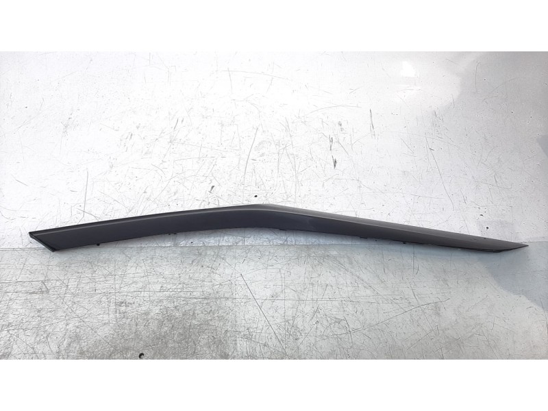 Recambio de molduras traseras para opel corsa f ultimate referencia OEM IAM 9829996680  