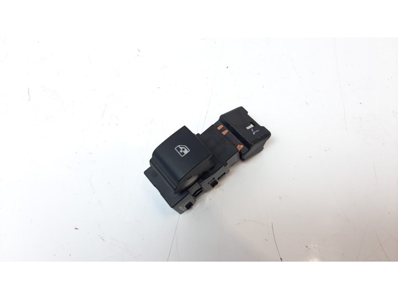 Recambio de mando elevalunas trasero derecho para mahindra kuv 100 2wd nxt referencia OEM IAM 0111JAZ00121N  