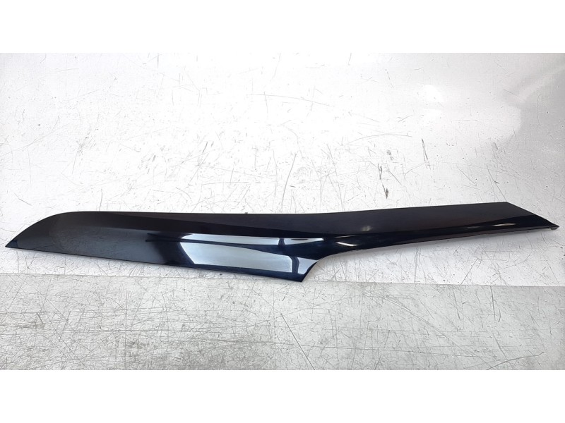Recambio de molduras traseras para opel corsa f ultimate referencia OEM IAM 9829996680  