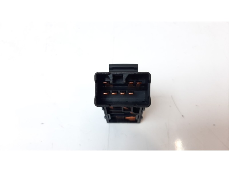 Recambio de mando elevalunas trasero derecho para mahindra kuv 100 2wd nxt referencia OEM IAM 0111JAZ00121N  