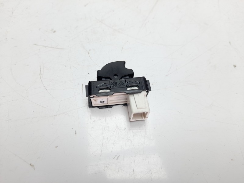 Recambio de mando elevalunas delantero derecho para opel crossland x excellence referencia OEM IAM 13483539  