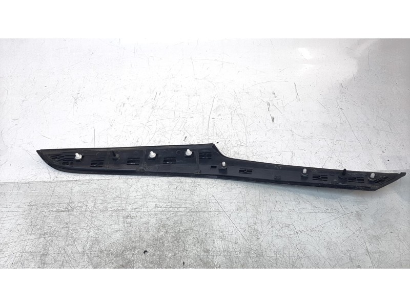 Recambio de molduras traseras para opel corsa f ultimate referencia OEM IAM 9829996680  