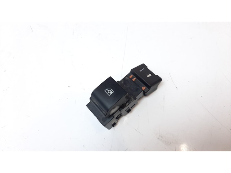 Recambio de mando elevalunas trasero izquierdo para mahindra kuv 100 2wd nxt referencia OEM IAM 0111JAZ00121N  