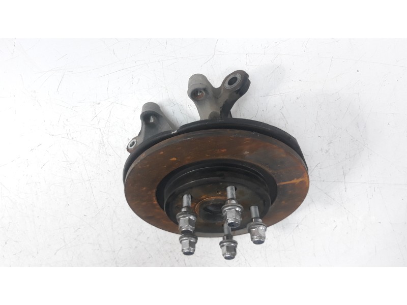 Recambio de mangueta trasera derecha para toyota avensis 1.8 16v cat referencia OEM IAM 4230405141  