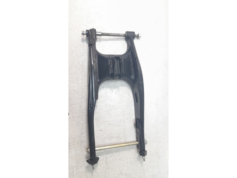 Recambio de puente trasero para honda cb125 r referencia OEM IAM 52200K98E20  