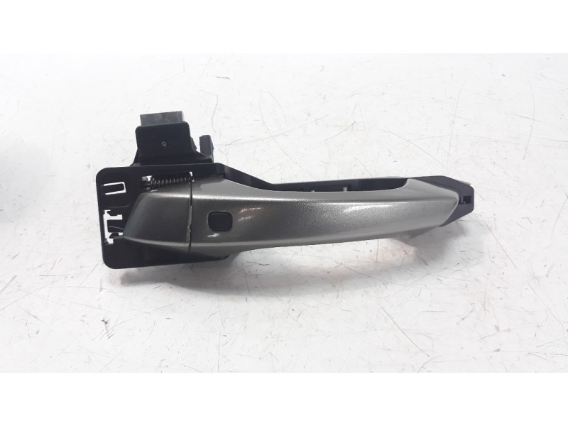 Recambio de maneta exterior delantera derecha para mahindra kuv 100 2wd nxt referencia OEM IAM 114DAZ00191N  