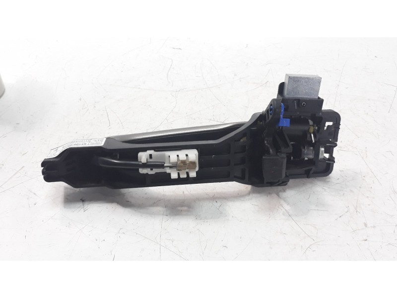 Recambio de maneta exterior delantera derecha para mahindra kuv 100 2wd nxt referencia OEM IAM 114DAZ00191N  