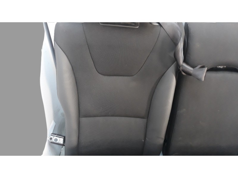 Recambio de asientos traseros para volvo v60 kombi 2.0 diesel cat referencia OEM IAM 31435364  