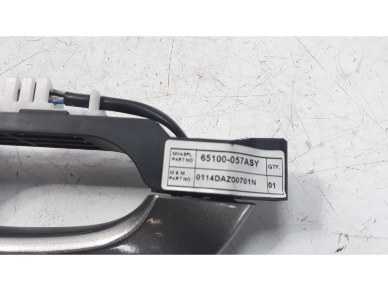 Recambio de maneta exterior delantera derecha para mahindra kuv 100 2wd nxt referencia OEM IAM 114DAZ00191N  