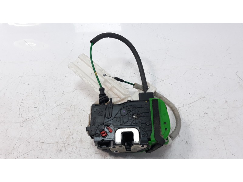 Recambio de cerradura puerta trasera derecha para hyundai i40 1.7 crdi cat referencia OEM IAM 814203Z000  