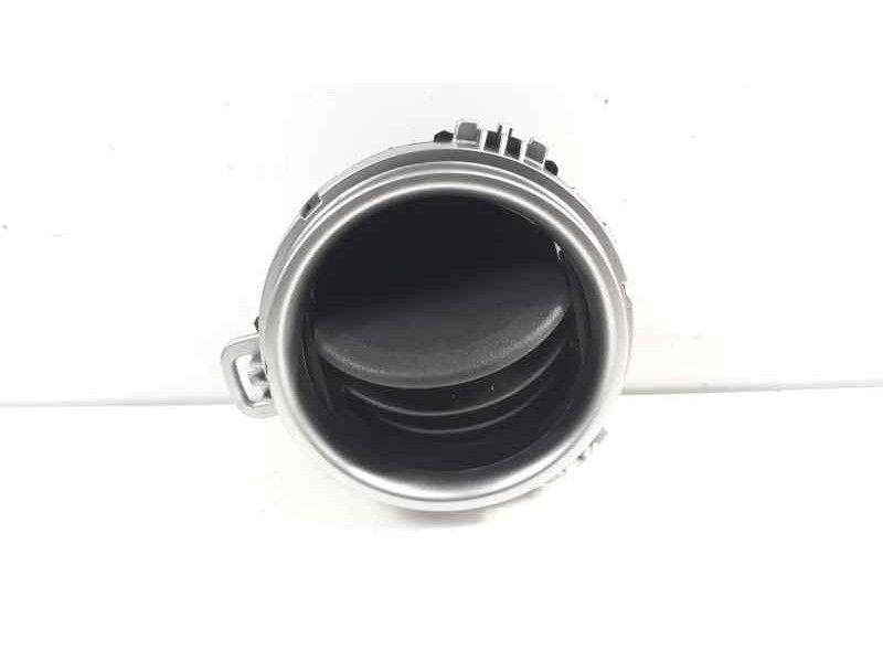 Recambio de rejilla aireadora para toyota yaris active referencia OEM IAM 556800D020C8  