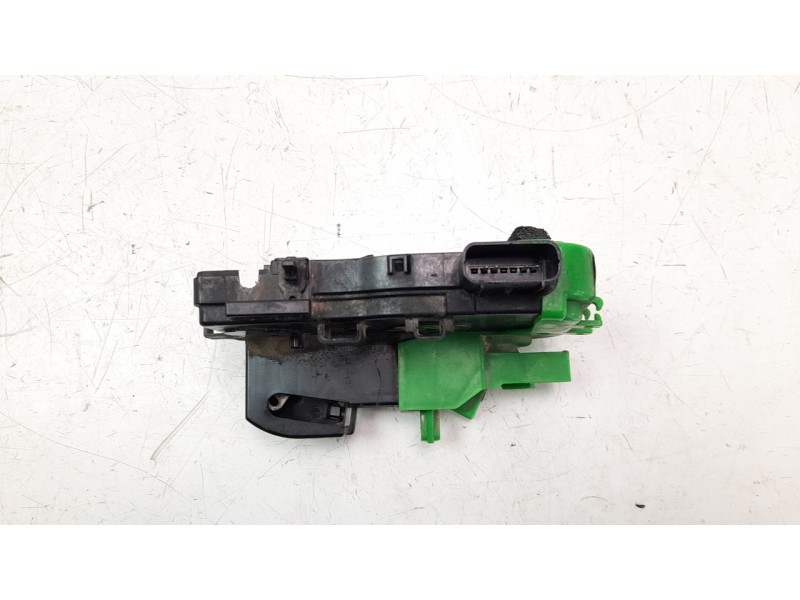 Recambio de cerradura puerta trasera izquierda para hyundai i40 1.7 crdi cat referencia OEM IAM 814103Z000  